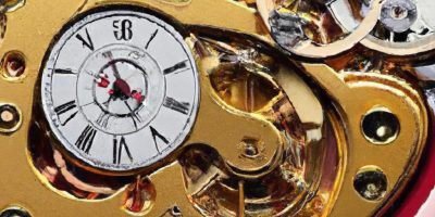 Unveiling Timepieces: Exploring the Craftsmanship and Materials in Watchmaking