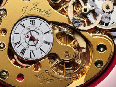 Unveiling Timepieces: Exploring the Craftsmanship and Materials in Watchmaking